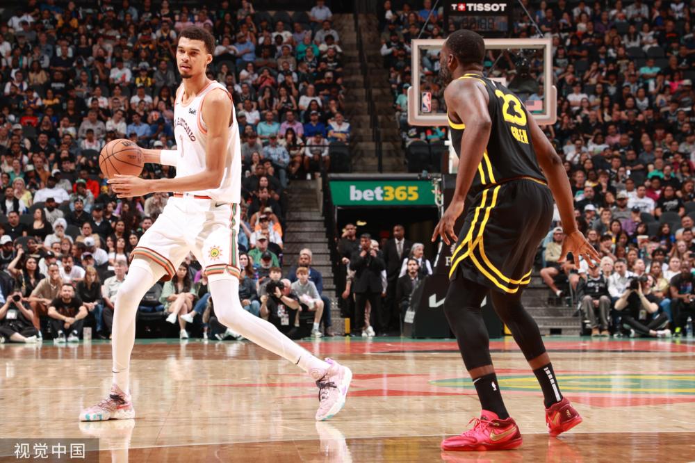 位大约在 位大约在