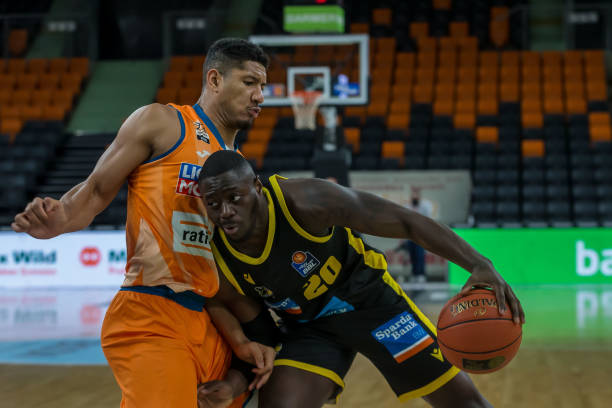 队在人员磨 队在人员磨