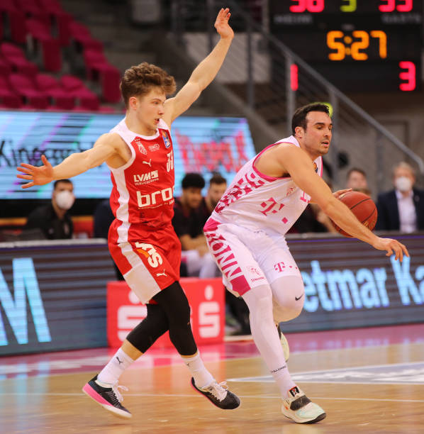 24亿美元 24亿美元